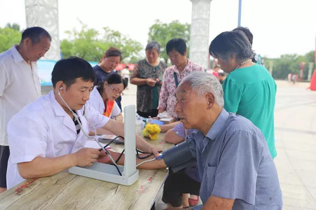邓州市举行2019年老年健康宣传周活动启动仪式